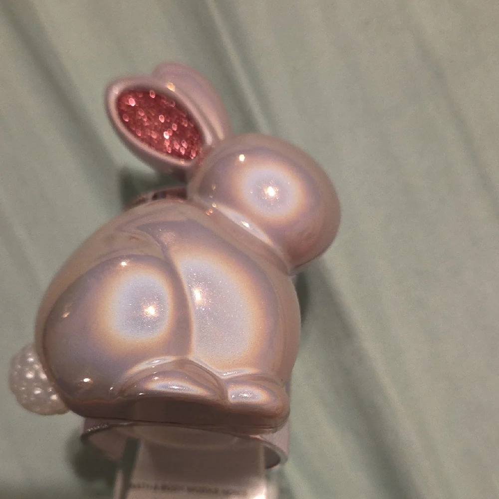 Brand New Bath & Body Works Pearl Bunny Wallflower Plug - Picture 5 of 5